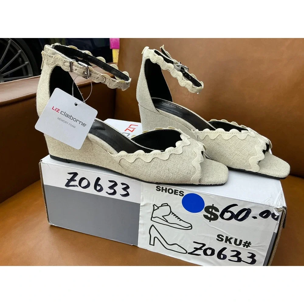 Liz Claiborne Babbler Wedge Sandals Womens 7 Sand NEW Scalloped Ankle Strap